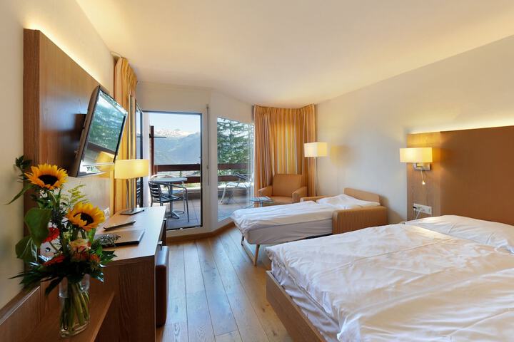 Room 3 of 87