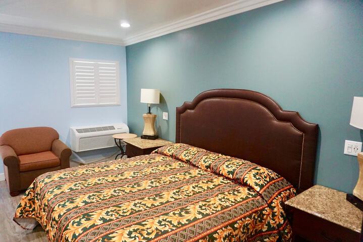 Superior King Bed City View (7 of 9)