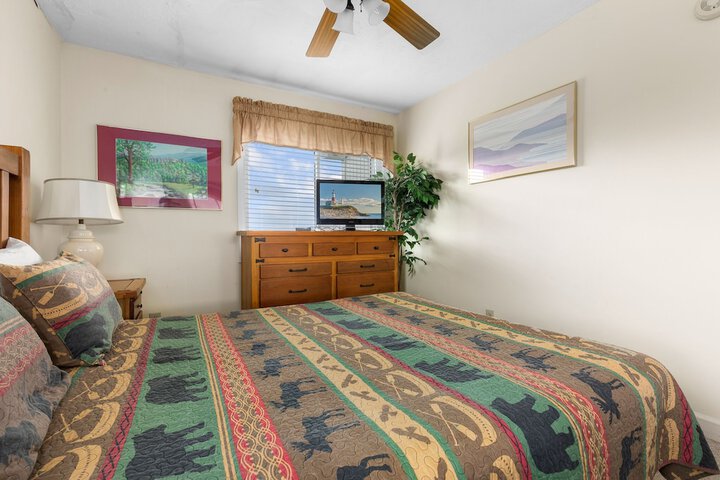 Room 5 of 102