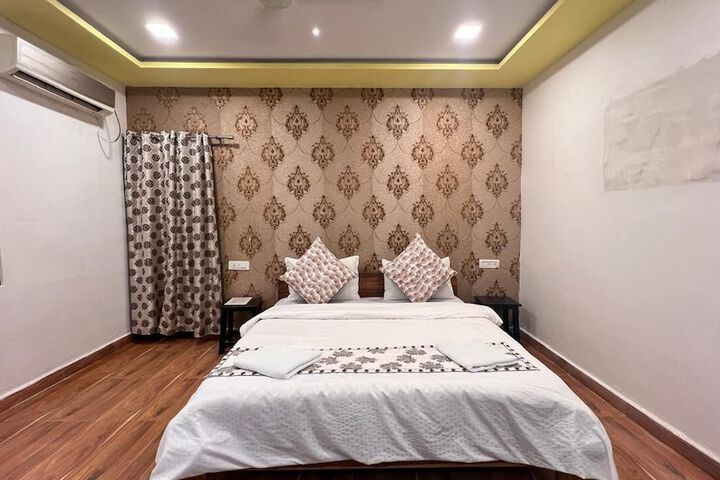 Room 6 of 25