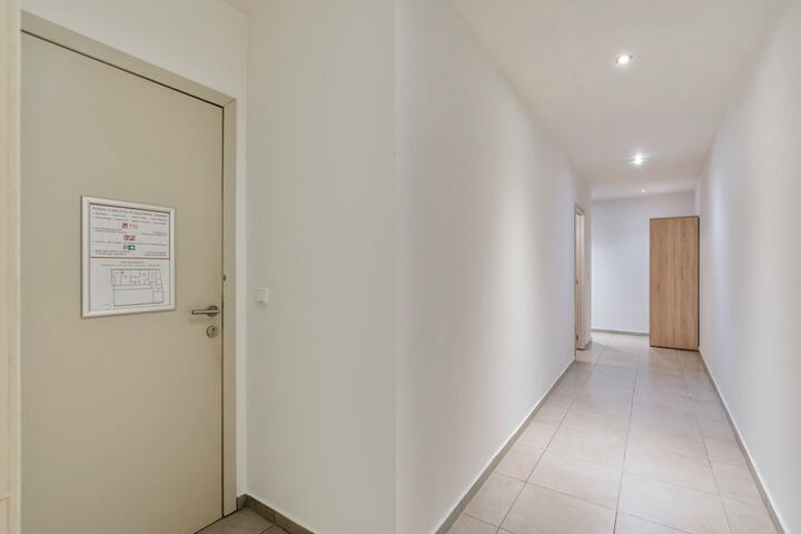 Room 3 of 82