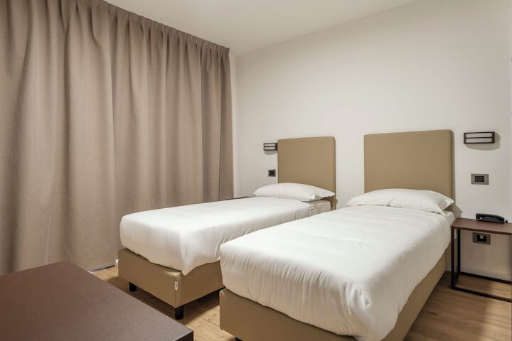 Room 5 of 38