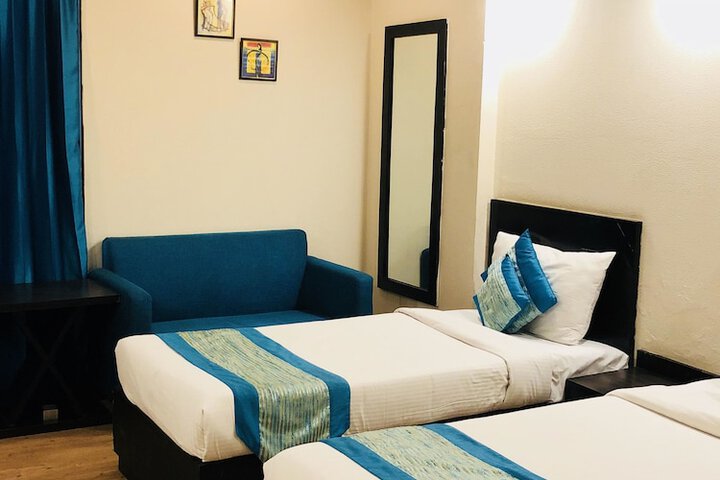 Room 12 of 30
