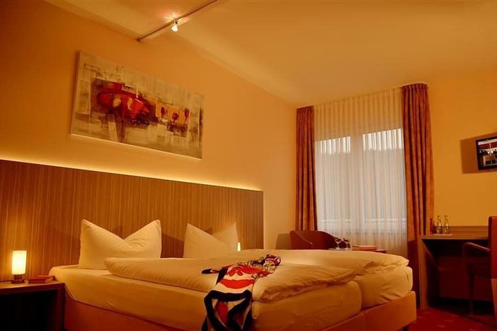 Room 4 of 20