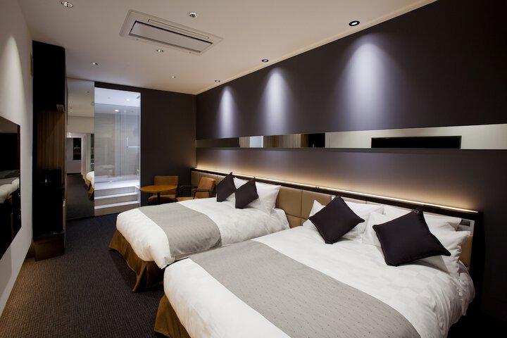 Room 13 of 107
