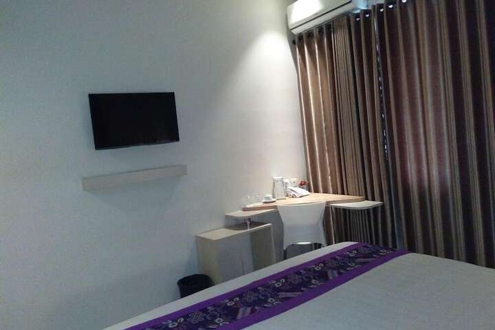 Room 9 of 42