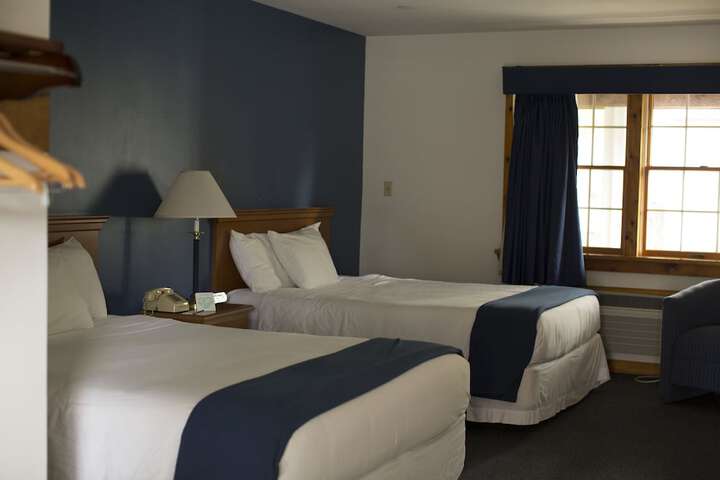 Basic Room 2 Queen Beds (1 of 4)