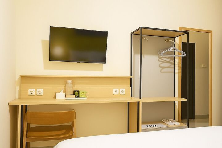 Room 9 of 18