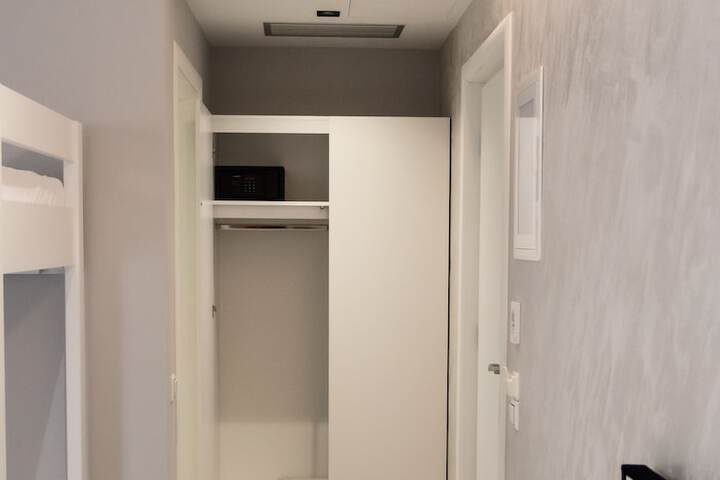 Room 28 of 72