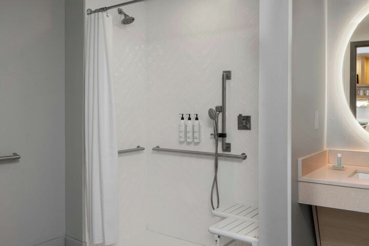Room 17 of 27