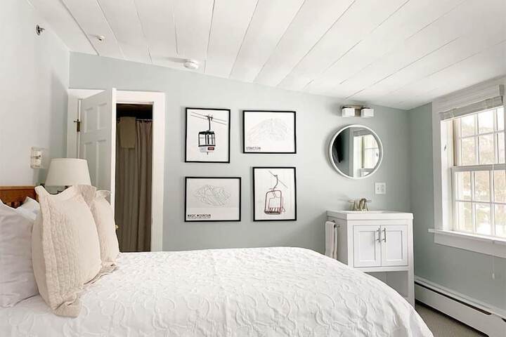 Room 33 of 48