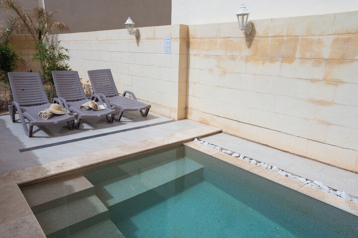 Pool 43 of 53