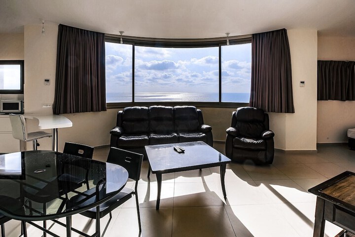 Room 51 of 104