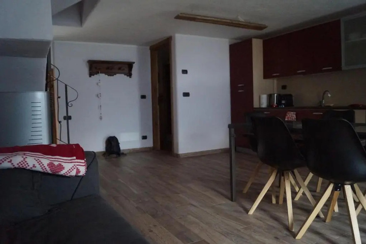 Room 3 of 9
