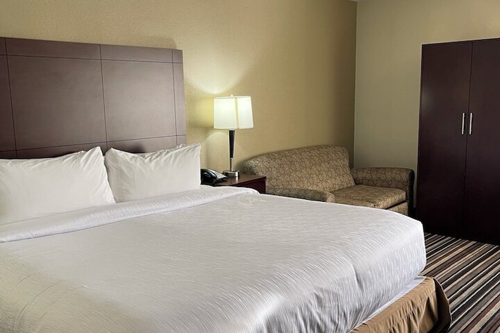 1 King Bed (14 of 15)
