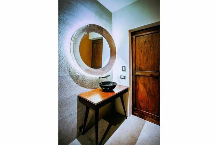 Room 80 of 99