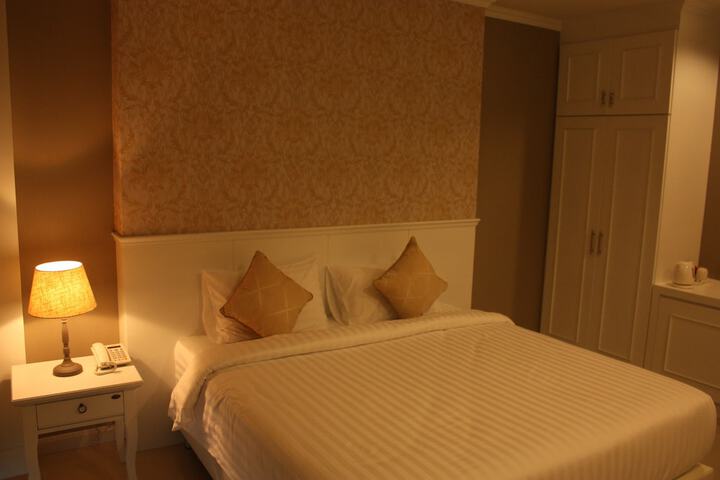 Room 9 of 41