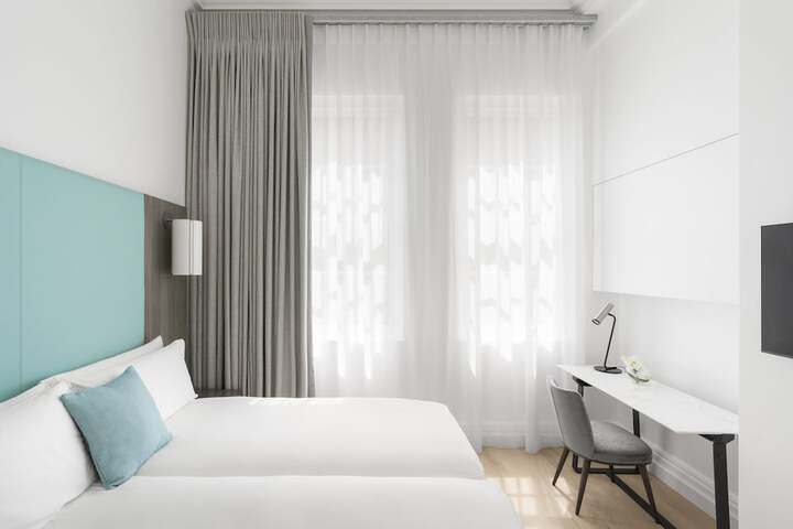 Room 31 of 250
