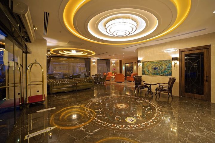Entrance & Lobby