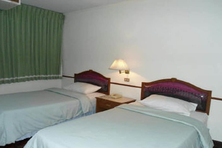 Room 12 of 18
