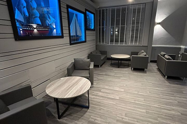 Lounge 79 of 89