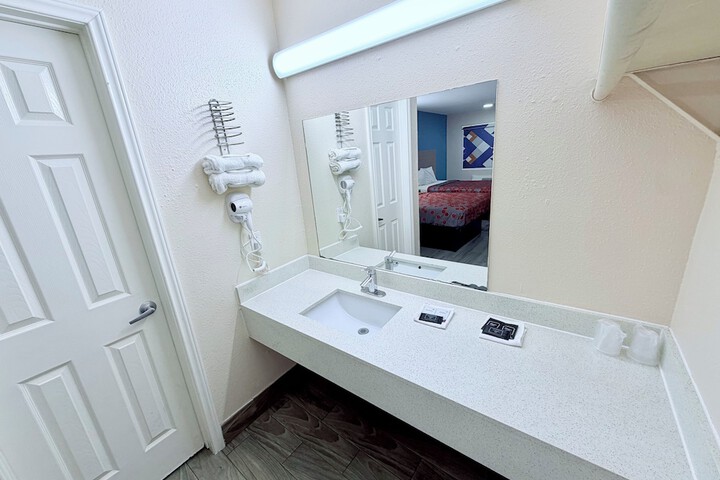 Room 8 of 11
