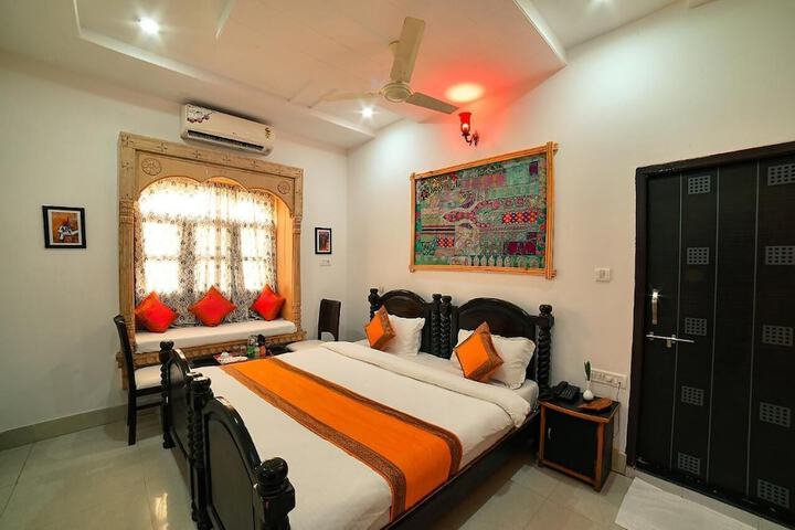 Room 10 of 36