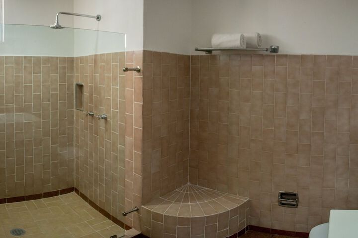 Room 30 of 43