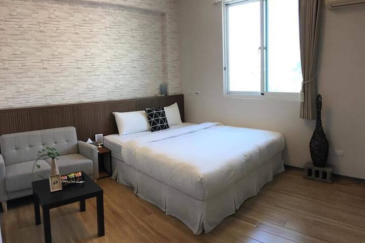 Room 8 of 18