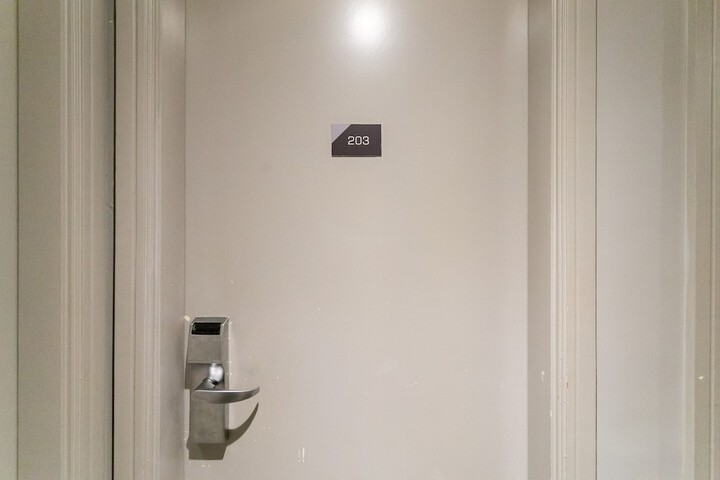 Room 17 of 28