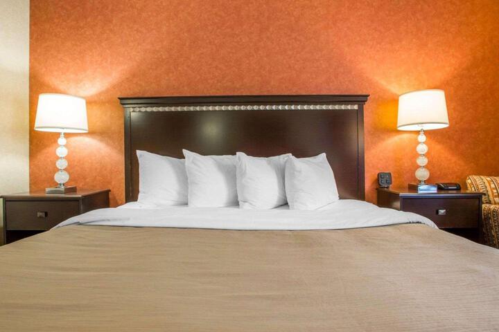 1 King Bed (12 of 12)
