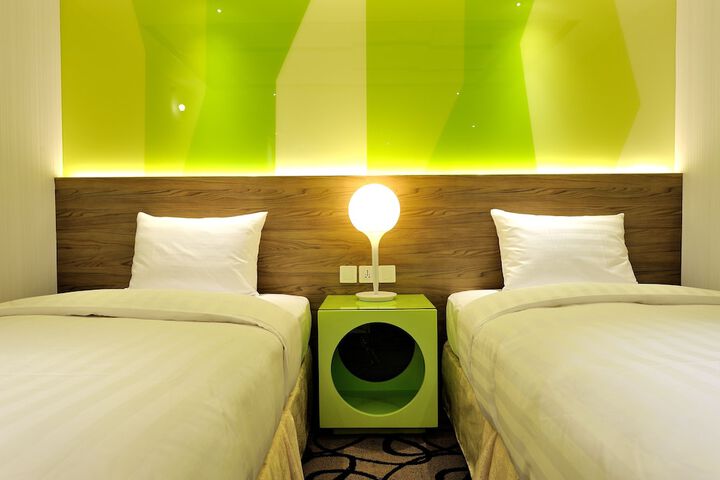 Room 6 of 171