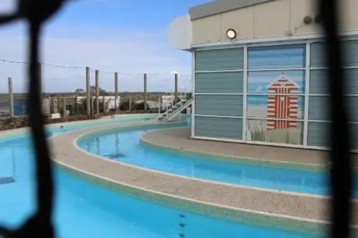 Pool 11 of 18