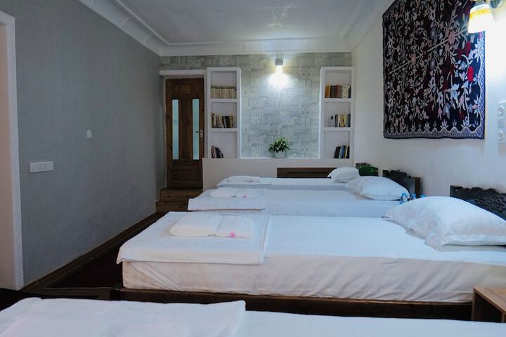 Room 10 of 30