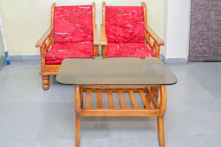 OYO 15847 HOTEL MATHURA LODGING