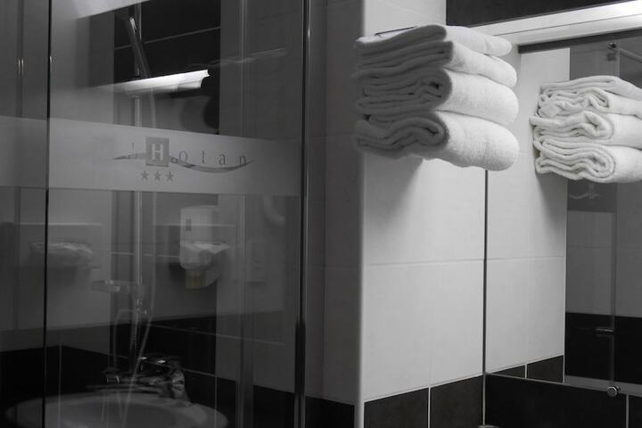 Room 32 of 52