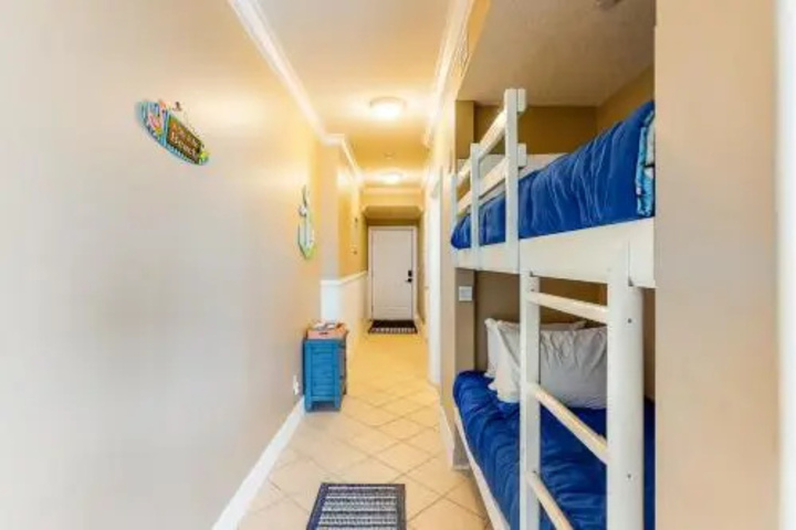 Room 9 of 16