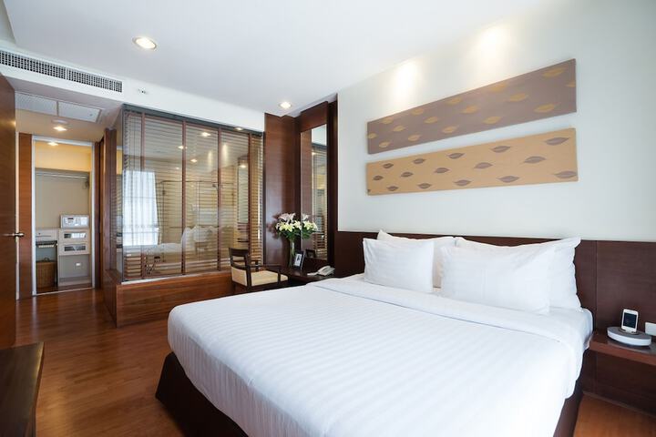 Room 12 of 160