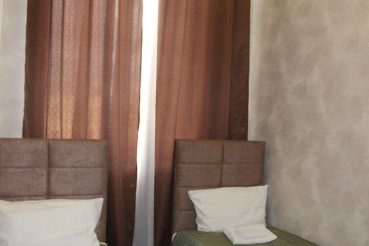 Room 10 of 65