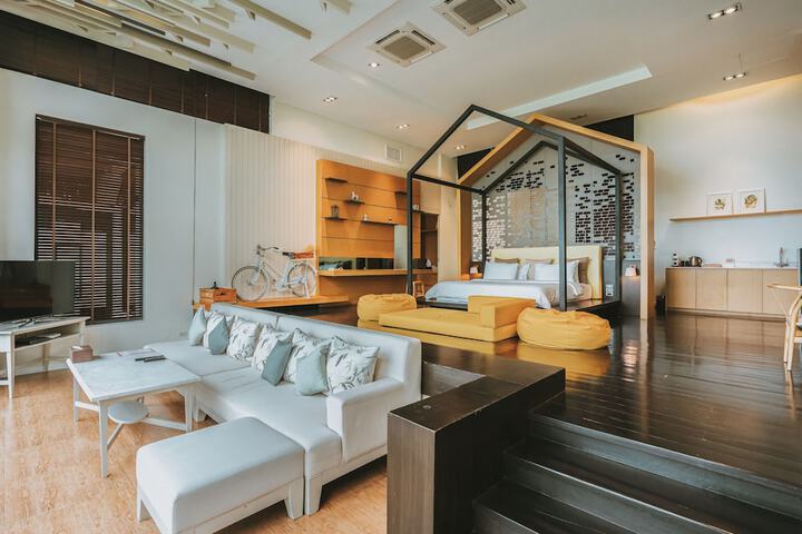 Room 3 of 174