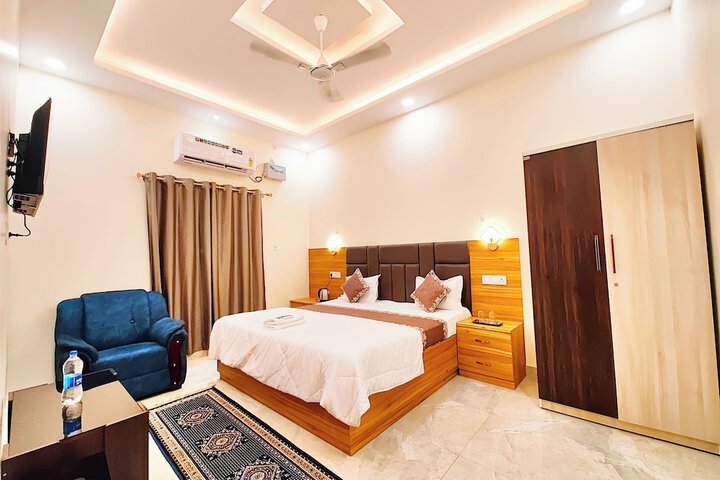 Room 8 of 31