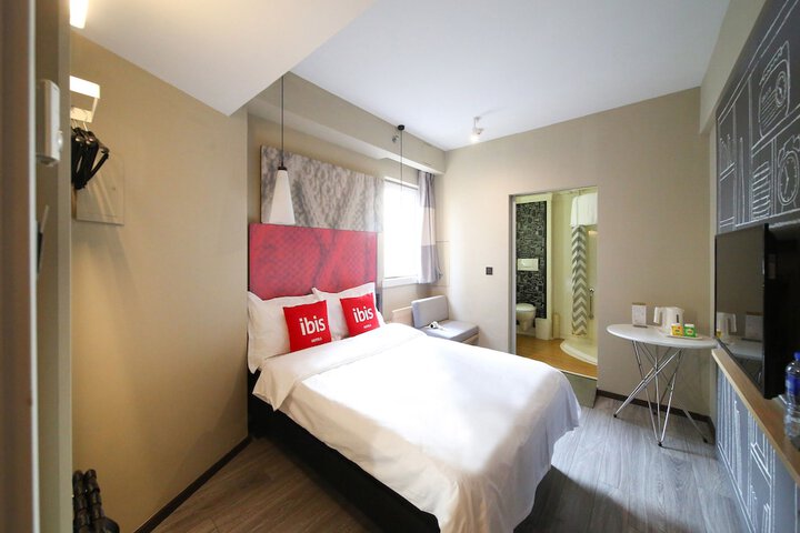 Room 12 of 70