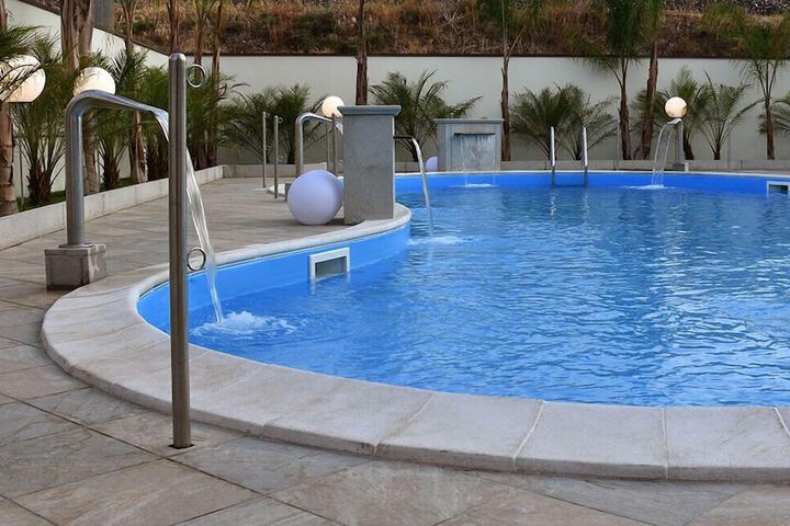 Hotel with Pool