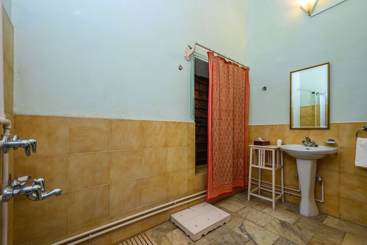 Room 16 of 46