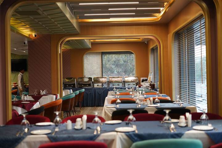 Dining 53 of 62