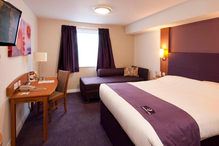 Room 12 of 18
