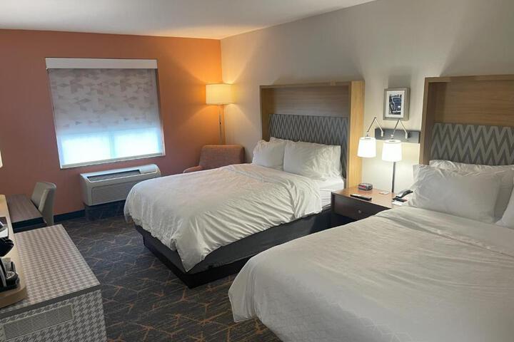 Standard Room, King or Two Doubles (1 of 5)