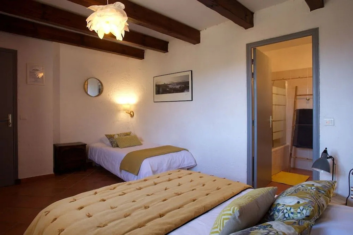 Room 5 of 14