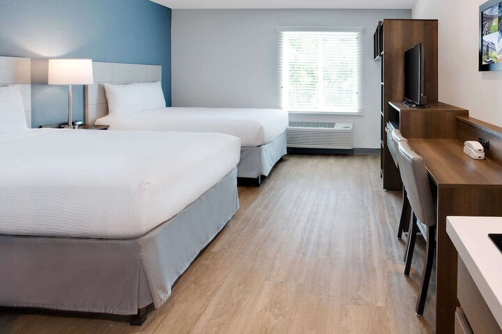 1 Queen Bed (12 of 12)