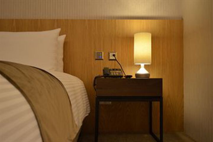 Room 33 of 72